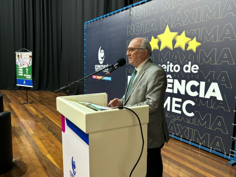 arquivos/tinyMCE4/admmogly/curso-de-medicina-promove-aula-inaugural e-cerimonia-de-entrega-de-jalecos-aos-novos-estudantes/jalecos03.jpeg